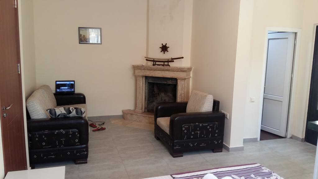 Guest House Kldiashvili Batumi Exterior photo