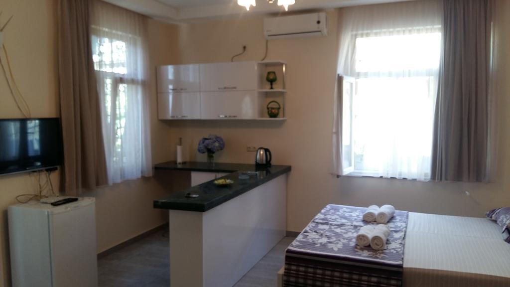 Guest House Kldiashvili Batumi Exterior photo